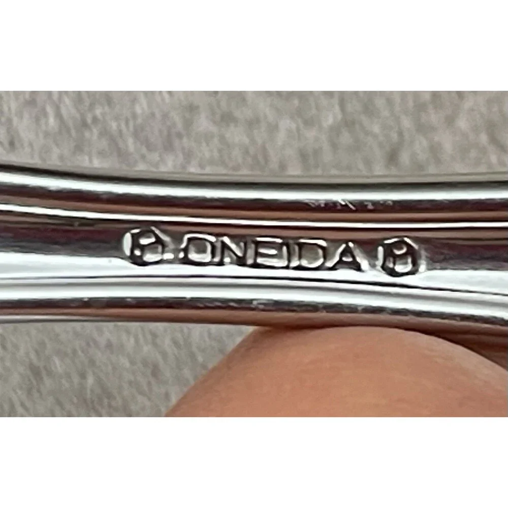 Oneida set stainless